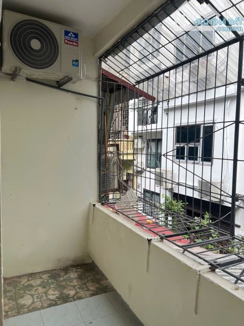 Cho thuê nhà Phố Cầu Giấy 2 tầng x 55m2, 3 ngủ, 2 WC, 9.5triệu - 2