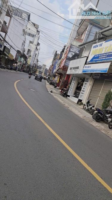 Siêu vị trí trung tâm 3/2 trục chính Đà Lạt 175m² - giá 177tr/m2 - sổ hồng - có nhà 5PN - 2