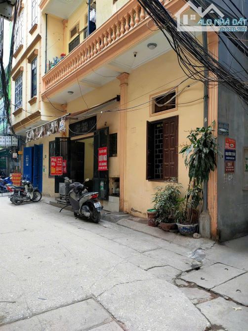 Bán gấp nhà 3 tầng 35m2, mặt tiền 7m, lô góc ngõ Ô-to 127 Văn Cao;Giá 15 tỷ - 2