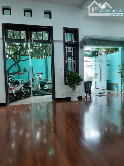 DT: 8,5m x 18m , 3 tầng , mặt tiền Trần Khánh Dư P.Tân Định Q.1 , Giá chỉ 60 tỷ - 2