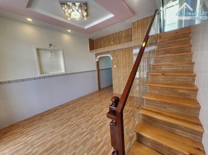 Nhà 1 trệt 1 lầu khu dân cư Hòn Xện Vĩnh Hòa dt 63m3 ngang 4,5m đường 7m - 2