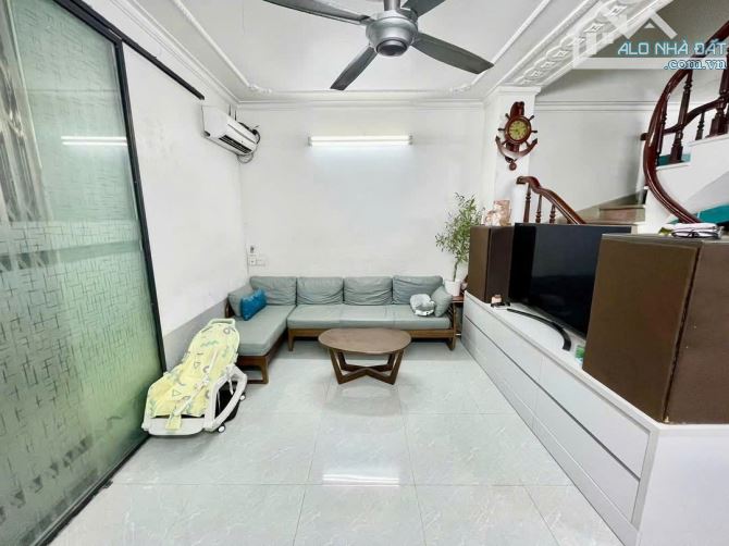 Nhà dân cực đẹp - Không một lỗi lầm - Đúng 15M ra ô tô - Phân khúc 7 đồng - Full nội thất. - 2