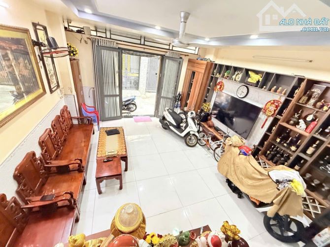 Bán nhà HXH Cộng Hòa - DT 4.9 x 11 - 4 tầng - ngay ETOWN giá chỉ 10.3 tỷ - 2