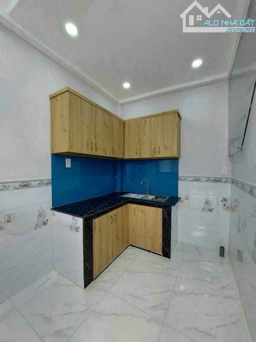 Bán nhà hẻm Nguyễn Văn Quỳ P Phú Thuận Quận 7. 24m2 - 2