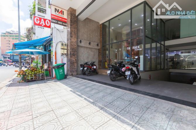 Hiếm mặt bằng tòa nhà 13 Trần Khắc Chân Quận 1 DT 8x24 trệt lầu giá thuê 78 triệu bao PQL - 2