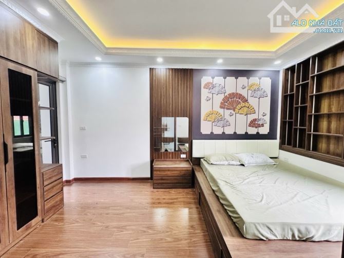 BÁN NHÀ NGÕ QUẬN ỦY CẦU GIẤY – GẦN Ô TÔ, GẦN HỒ – 6 TẦNG – CHỈ nhỉnh 9 TỶ 📍 Địa chỉ: Ngõ - 2