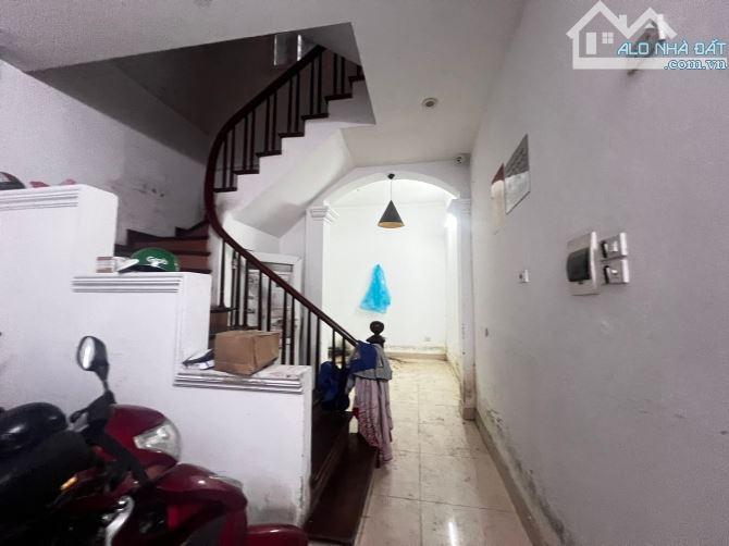Pháo Đài Láng, Đống Đa, 30m oto tránh, vừa cho thuê, 42m, 10.8 tỷ - 2