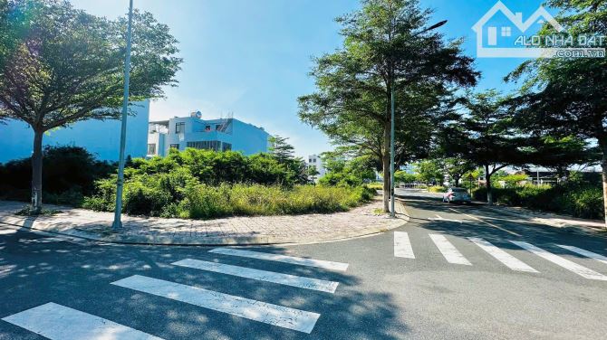 BÁN LÔ GÓC KĐT MIPECO – 2 MẶT TIỀN, ĐỐI DIỆN KHU BIỆT THỰ - Diện tích: 149,5m² - ngang 8m - 2
