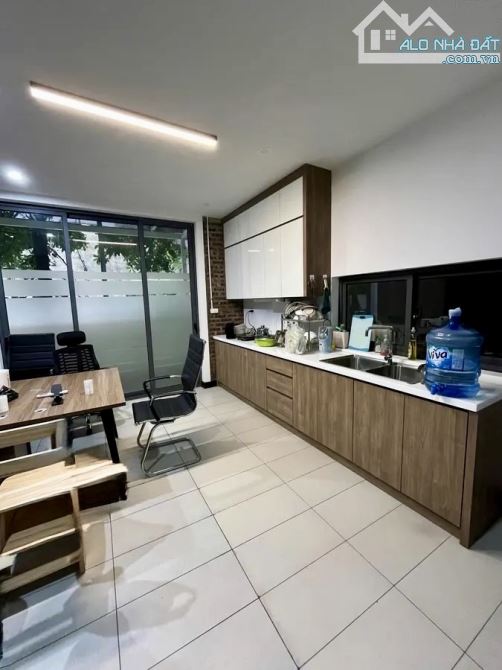 🏰 CỰC HIẾM! BIỆT THỰ LÔ GÓC NGUYỄN TRÃI - 1 HẦM 5 NỔI - 156M² - 25M MẶT TIỀN - Ở/VP - 2