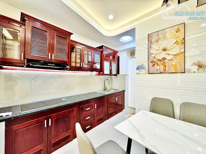 Bán nhà nở hậu 2 lầu hẻm Nguyễn Đình Chính, Phú Nhuận – 5.78 tỷ - 2