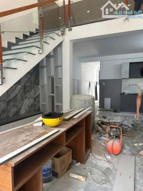 Bán nhà mặt tiền đường hẻm 385 Lê Hồng Phong 3phòng ngủ, 2 WC, sân đậu 2 ôtô. - 2