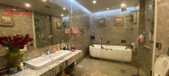 Cần bán nhà 5 tầng 1 tum, full nội thất ngoại nhập xịn xò, có thang máy - 2