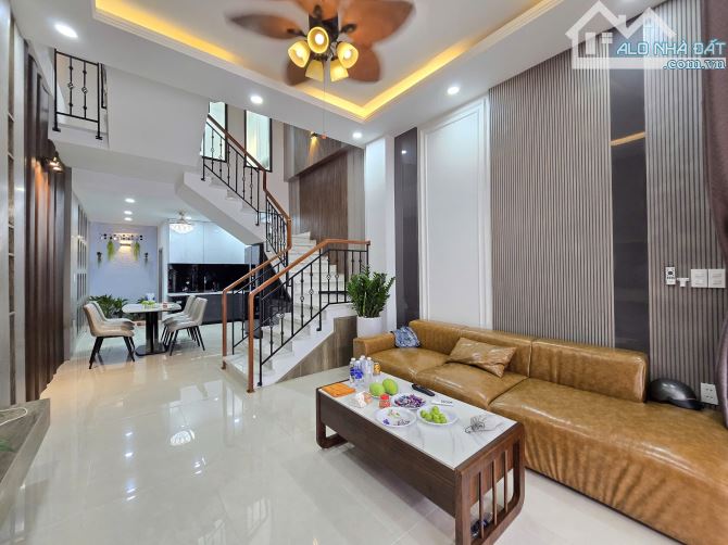 🔥 Nhà 3 tầng 3 mê đường 7m5 Phú Xuân 9 . Hoà Minh - Diện tích 68m2 hướng tây bắc - 2
