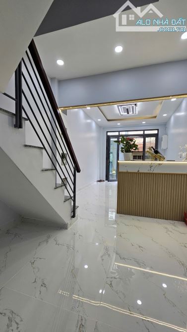 Sát mặt tiền Hoàng Diệu  Vip Q4 - Ngang 3.6 Dài 10 có 6 tỷ - 2