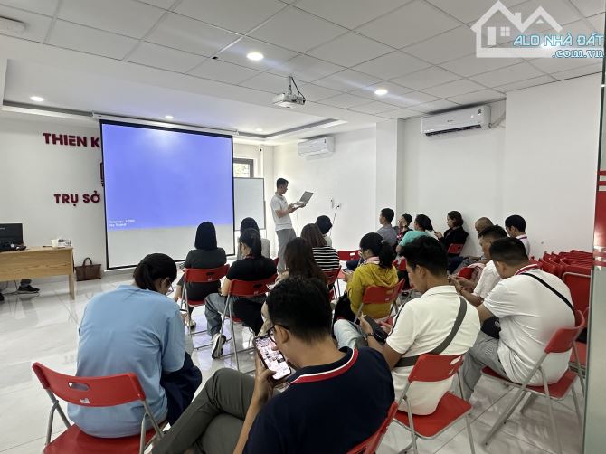 Khu Vip Nguyễn Sơn, 60m2, 3 tầng, hẻm 5m thông, chỉ 6.2 tỷ TL - 2