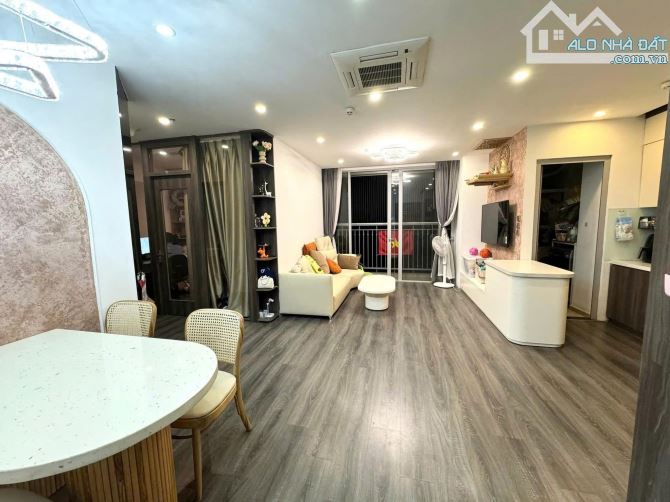 HÀNG HIẾM CC CẦU GIẤY - TRUNG TÂM - 1 PHÚT RA ĐƯỜNG TO 80M2 3 NGỦ GIÁ 6 TỶ - 2