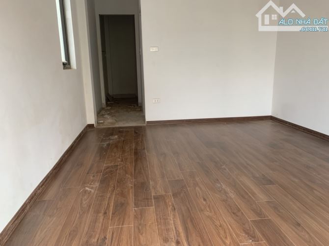 🏤MỚI KIM CHUNG -  LÔ GÓC - Ô TÔ - NGÕ THÔNG - KD NHỎ - VÀI BƯỚC RA CHỢ - GẦN KĐT HINDO RO - 2
