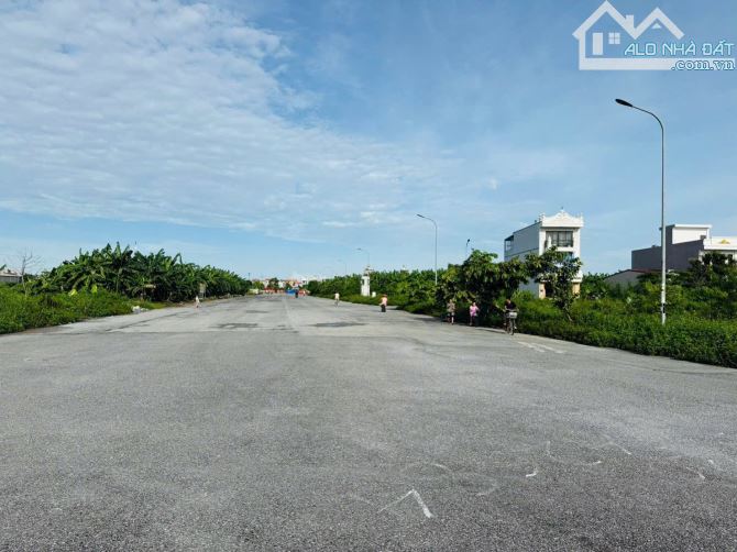 Bán đất mặt đường 30m khu phân lô Đống Chuối, trung tâm phường Hùng Vương, Hồng Bàng 4,x t - 2