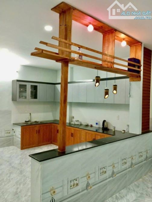 NHÀ 2 TẦNG MỚI ĐẸP LUNG LINH 97M2 GẦN CHỢ GẤU, HẺM XE HƠI MỘT TRỤC BÙI CÔNG TRỪNG ĐÔNG - 2