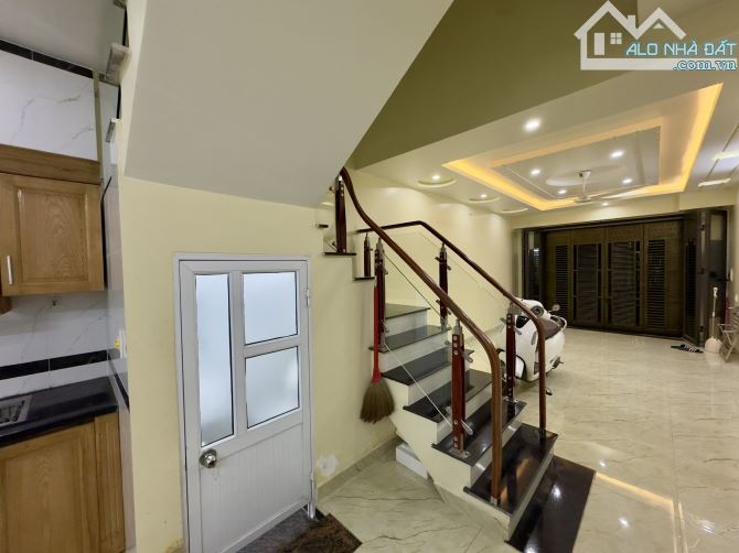 Nhà 4 tầng mặt ngõ thông Đằng Hải kinh doanh buôn bán tốt - 2