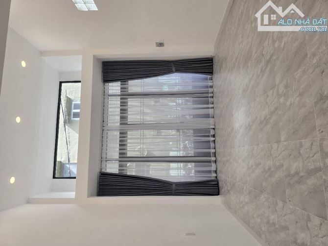 NGAY LÊ VĂN SỸ PN NHÀ MỚI 3 MẶT ĐƯỜNG RỘNG THOÁNG SẠCH 49M2 - 2