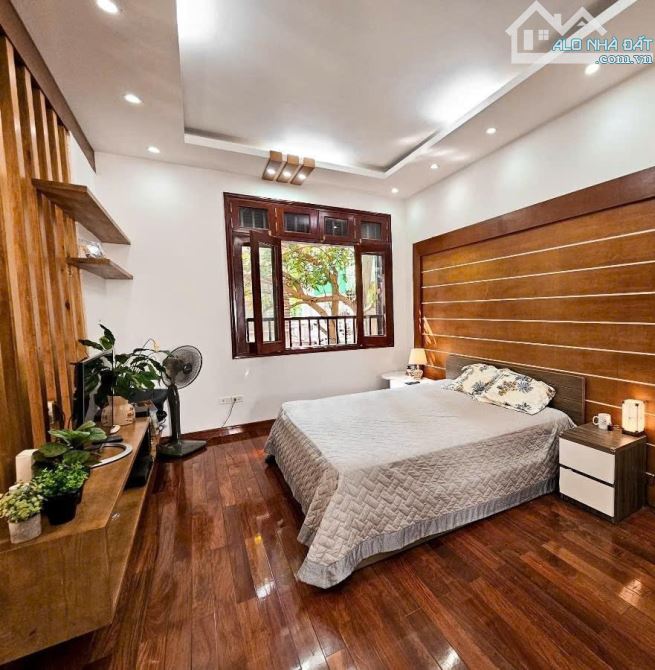 Nhà mặt phố Đặng Tất, Ba Đình,64m2*4 Tầng, Mặt Tiền 4.8m, lô góc, vài bước tới Lăng Bác - 2
