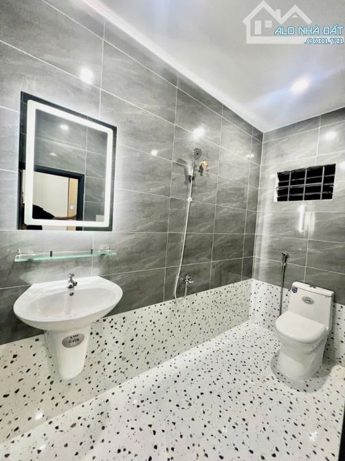 💐Nhà đẹp, hiếm, HXH, đường Dương Quảng Hàm, 2 tầng,(4*10)m, 3 phòng ngủ, tặng nội thất, c - 2