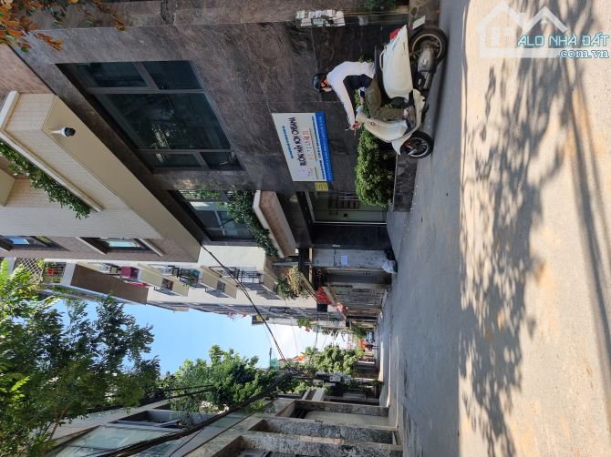 Bán lô đất Cấp 4 Ngõ Ô Tô Tránh Lạc Long Quân Tây Hồ. 90 M MT 5M Giá 22.4 tỷ - 2