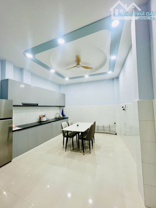 Chỉ 7.5 Tỷ TL, Nhà 2 tầng, 4x11m, 43m2, đường Bành Văn Trân, P7 - 2