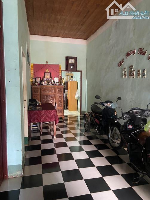 BÁN NHÀ MẶT TIỀN ĐƯỜNG HÀM NGHI. DT: 5,74 x 22M. GIÁ: 3,9 TỶ - 2