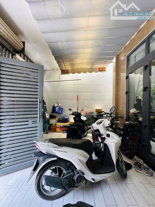 Không có căn thứ 2:nhà 3 tầng,76m2,ngang 5.8m,HXH thông P.11,GV: chưa tới 7 tỷ - 2
