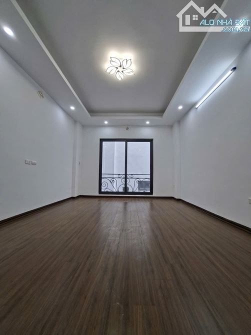 NHÀ ĐẸP VIỆT HƯNG 34M2 5 TẤNG, GẦN CHỢ, TRƯỜNG CÁC CẤP, AN SINH ĐỈNH - 2