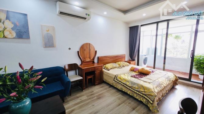 Căn Studio tập thể - hàng xóm Vincom Nguyễn Chí Thanh - view mặt phố - 2