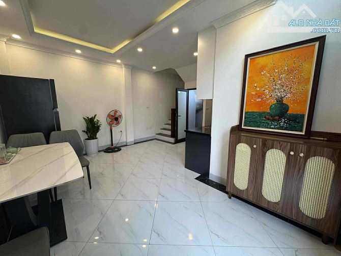 Cô Em gái nhờ bán căn nhà 👉PHÚC LỢI OTO ĐỖ SÁT CỔNG 7 TẦNG FUL ĐỦ NỘI THẤT , tivi , tủ lạ - 2