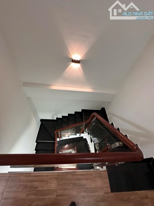Bán nhà 45m2 Việt Hưng- gần ngõ ô tô thông, nhà đẹp chắc chắn- 6.x tỷ - 2