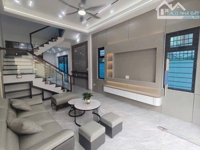 Bán căn nhà 3 tầng ngõ phố Bình Lộc, ph Lê Thanh Nghị, TP HP, 90m2, mt 4.89m, 3 ngủ, 2vs - 2