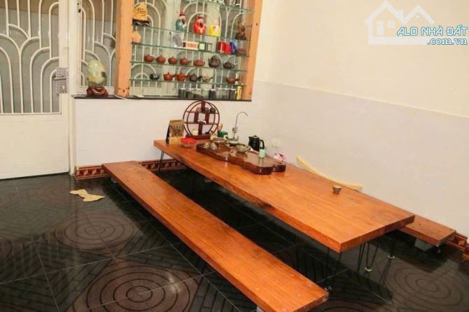 Nhà Cho Thuê Khu VIP xe hơi xa tải đậu Hẻm  Nguyên Hồng - 2