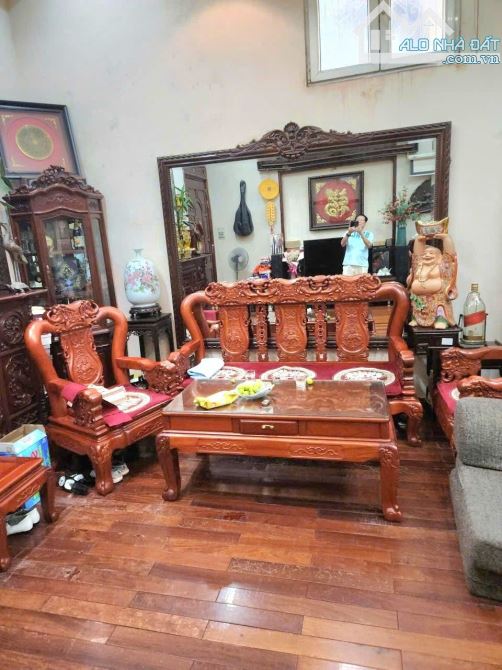 BÁN CĂN HỘ TẬP THỂ HIẾM , PHỐ CỔ HÀNG CHIẾU, HOÀN KIẾM. TẦNG 2 – 110M² – 2PN. 8,78 TỶ - 2