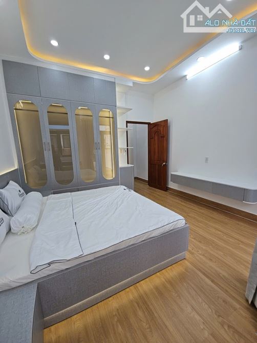 CẠNH Phú Mỹ Hưng VIP nhất VN phú Thuận Q 7 Ngang 4 dài 15 M CÓ 83 TRIỆU M2 3 TẤM MỚI - 27
