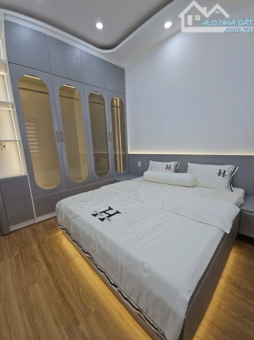 CẠNH Phú Mỹ Hưng VIP nhất VN phú Thuận Q 7 Ngang 4 dài 15 M CÓ 83 TRIỆU M2 3 TẤM MỚI - 30