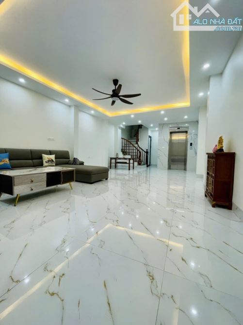 Bán nhà phố Dương Quảng Hàm, 39m2, 6 tầng thang máy, MT 5m, gần ô tô, nhỉnh 9 tỷ (cực hiếm - 3