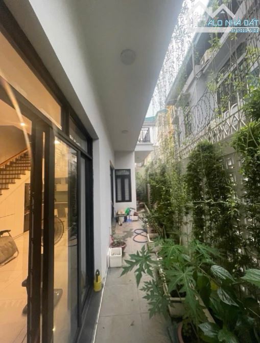Nhất vị trí KHU VỰC TRUNG TÂM LONG BIÊN DÂN DÂY LÔ GÓC , NỞ HẬU 3 TẦNG CHẮC CHẮN THÊM TẦNG - 3