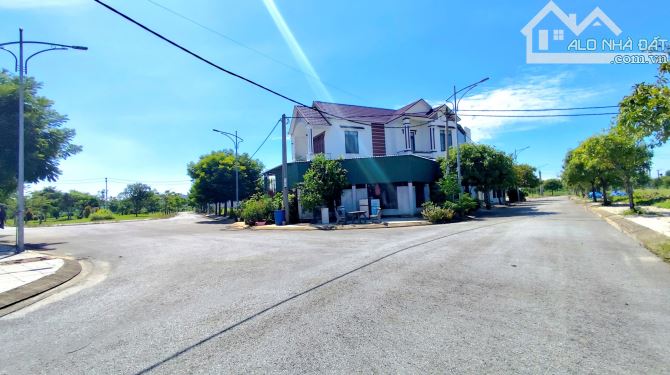 Khu dịch vụ hỗn hợp VSIP - Bán lô xẻ khe, Hướng Nam, đối diện trường học, Giá rẻ nhất thị - 3