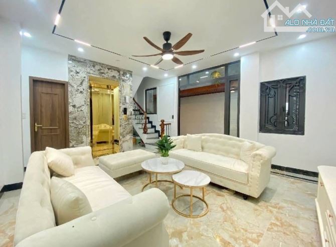 SIÊU PHẨM NHÀ ĐẸP LUNG LINH TẠI VĂN QUÁN 👉LÔ GÓC 👉 NGÕ THÔNG 👉 Ô TÔ ĐỖ CỬA 👉GIÁ 7.9 TỶ