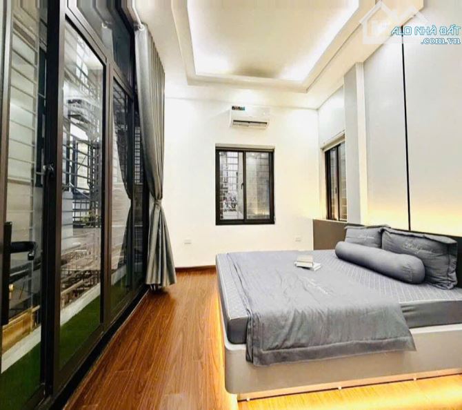 Nhỉnh 5 tỷ có nhà đường Láng ngõ to 90m ra mặt phố 4 tầng 25m2 mới tinh đủ nội thất ở luôn - 3