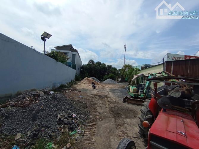 đất mặt tiền tỉnh lộ 8 diện tích 324m2 - 3