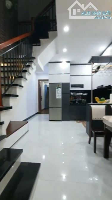Bán nhà đẹp 3 tầng mặt tiền đường Khái Tây 1, Hòa Quý, Ngũ Hành Sơn. DT 81m2. Giá 5.1 tỷ - 3