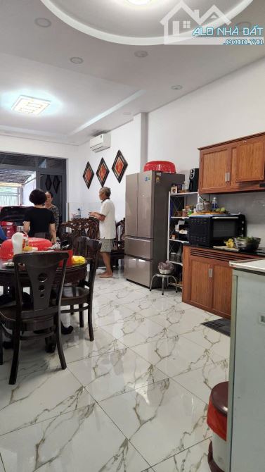 Chủ cần bán nhanh căn nhà hẻm ô tô, chợ Cây Xoài, P. Cát Lái, Q2, giá 9.7 tỷ, 124m2, 4T - 3
