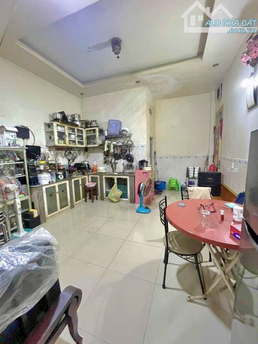 BÌNH TÂN DT KHỦNG 10M DÀI 18M- HIỆN TRẠNG 1 CĂN NHÀ 2 TẦNG VÀ 7 PHÒNG CHO THUÊ -  7TỈ780TR - 3