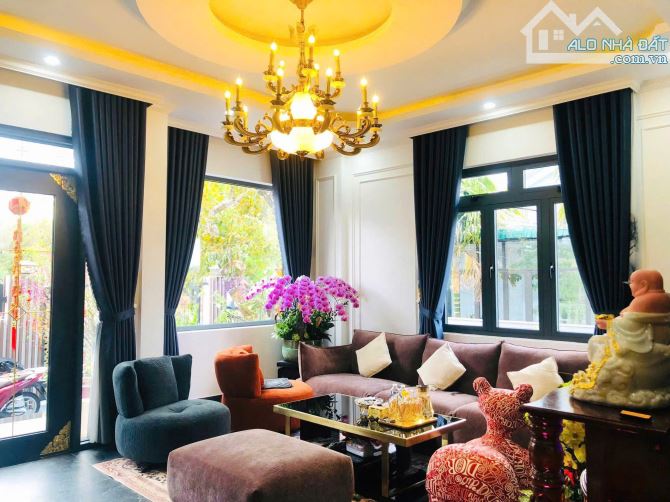 Biệt Thự  Mặt Tiền  nội thất cao cấp – An Sơn, Đà Lạt | 184m² – 28.2 Tỷ/ thu nhập  150tr - 3